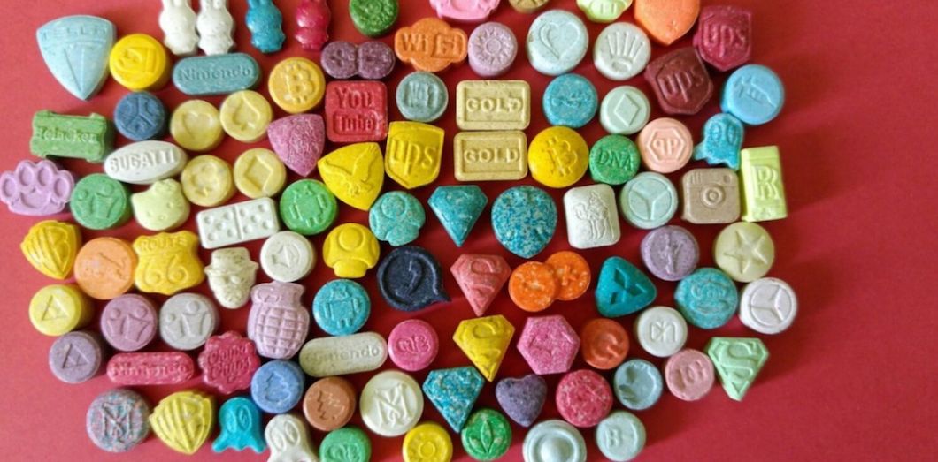 حبوب السعادة، الإدمان والأعراض واخطارها الصحية وكيفية العلاج